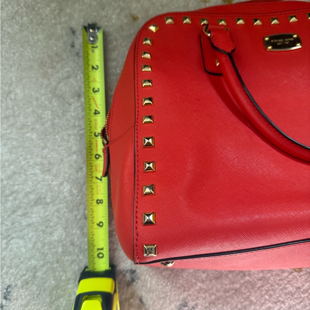 Bright colored Michael Kors bag with gold accents & detachable strap! - Picture 4 of 9